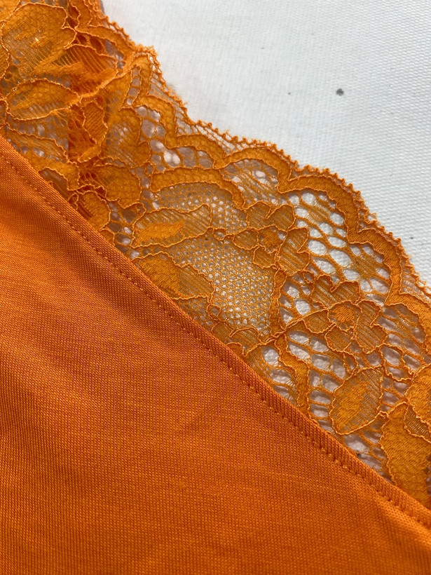 تاپ زنانه اسمارا یقه گیپور